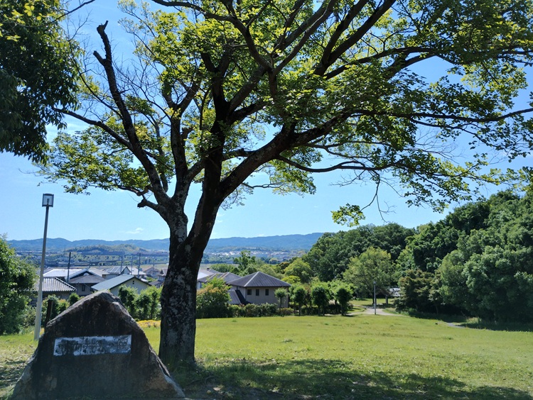 歌姫近隣公園｜歌と汗と瓦の物語が、そよ風に乗って届く場所