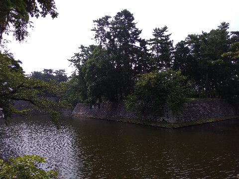 城と町をつなぐ記憶の中心 ― 津城、時代を見つめ続けた石垣