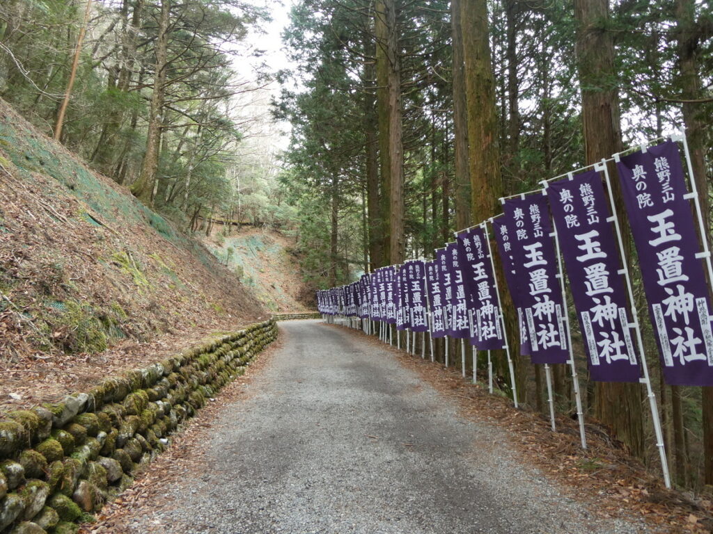 数センチ大の雹の洗礼ー玉置神社