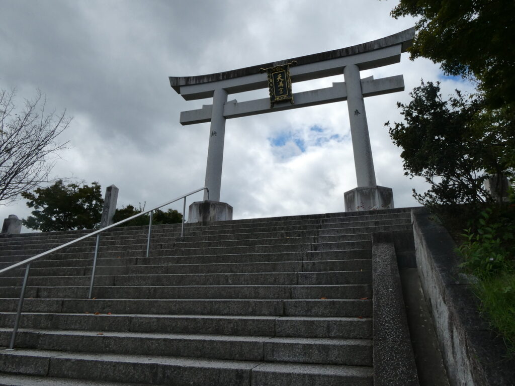 長岡天満宮｜大鳥居に期待しすぎた先で、道真の悲劇に沈む