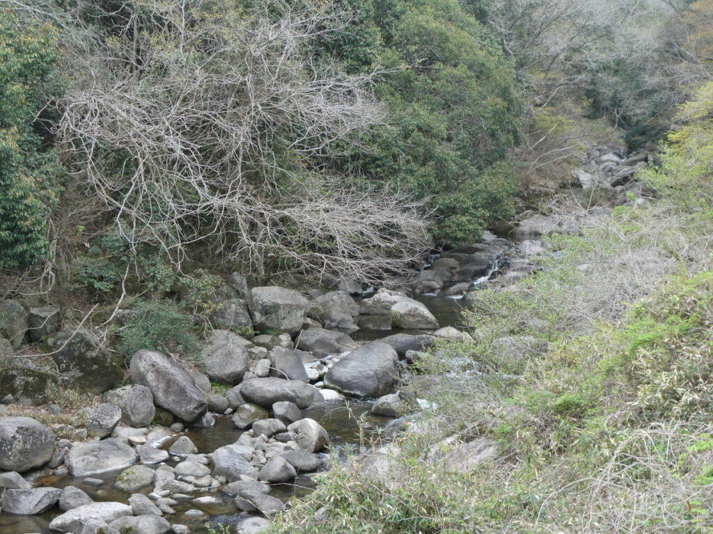 笠置から柳生へ ― 巨石と奇習が残る柳生街道